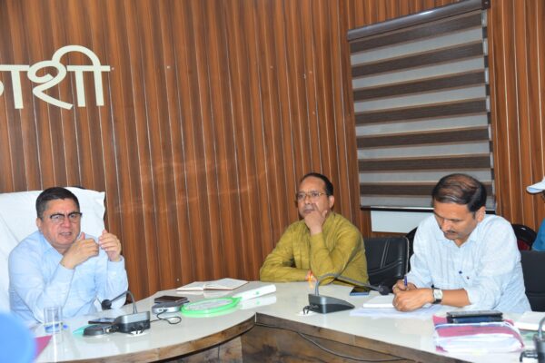 डीएम डॉ. मेहरबान सिंह बिष्ट की अध्यक्षता में जिला गंगा समिति की महत्वपूर्ण बैठक आयोजित, गंगा को स्वच्छ और प्रदूषण मुक्त रखने को लेकर दिए निर्देश