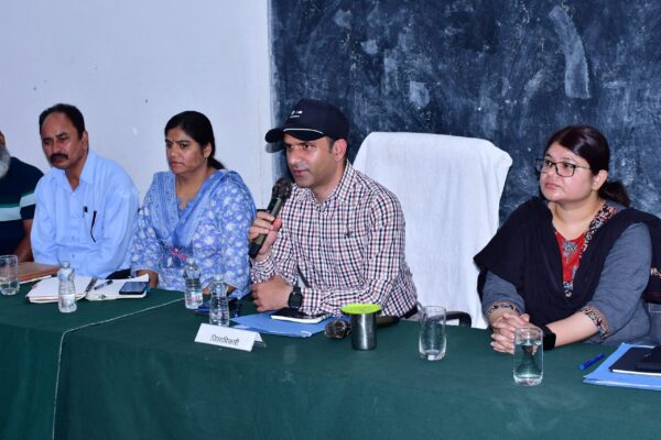 डीएम आशीष भटगाई ने लगाई रात्रि चौपाल, सुनी ग्रामीणों की समस्याएं, अधिकांश का मौके पर ही समाधान