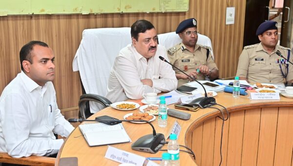 गढ़वाल आयुक्त विनय शंकर पांडे ने कांवड़ यात्रा 2025 की तैयारियों को लेकर सीसीआर सभागार में ली उच्चस्तरीय बैठक, दिए सख्त निर्देश