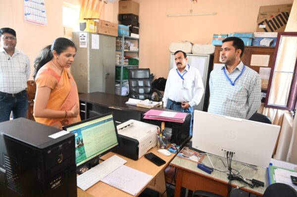 डीएम नितिका खंडेलवाल ने खण्ड विकास कार्यालय जाखणीधार का किया स्थलीय निरीक्षण, दिए निर्देश