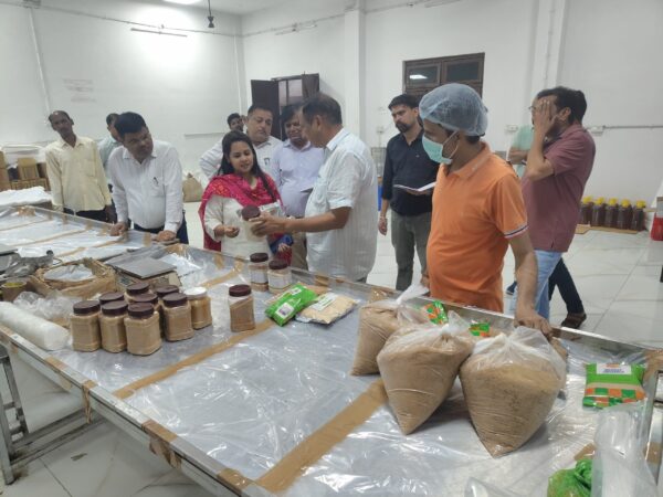 मुख्य विकास अधिकारी आकांक्षा कोण्डे ने किया नारसन ब्लॉक में ऑर्गेनिक उत्पादों का निरीक्षण, दिए निर्देश