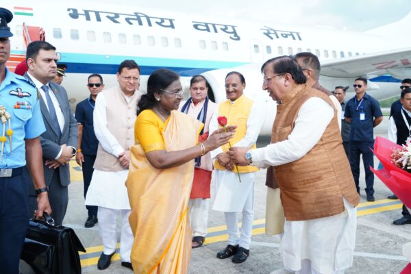 राष्ट्रपति द्रौपदी मुर्मू का देवभूमि उत्तराखंड में भव्य स्वागत, राज्यसभा सांसद डॉ. नरेश बंसल ने जौलीग्रांट एयरपोर्ट पर किया अभिनंदन