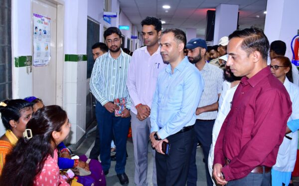 डीएम आशीष भटगांई ने जिला अस्पताल बागेश्वर का किया औचक निरीक्षण, स्वास्थ्य सेवाओं को बेहतर बनाने के दिए सख्त निर्देश