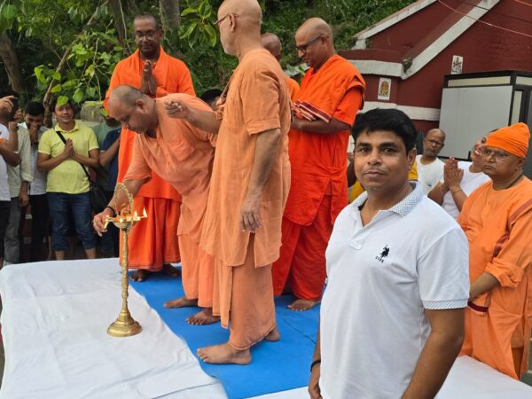 गंगा की गोद में योग करना आत्मा से जुड़ने जैसा है – स्वामी दयामूर्त्यानंद जी महाराज