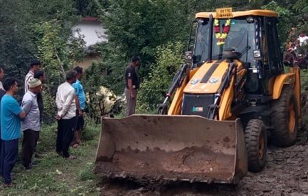 चांदनीखाल-रैंसू सड़क का निर्माण कार्य शुरू