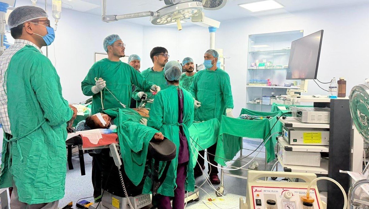 महिला को जीवनदान, लेप्रोस्कोपिक विधि से आपरेशन