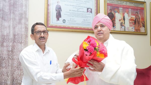 उत्तराखण्ड राज्य आंदोलनकारी सम्मान परिषद के उपाध्यक्ष ने श्री दरबार साहिब में टेका मत्था, श्रीमहंत देवेन्द्र दास जी महाराज से भेंट कर किया आशीर्वाद प्राप्त, SGRRU और श्री महंत इन्दिरेश अस्पताल राज्य आंदोलनकारियों को शिक्षा और उपचार में देंगे छूट