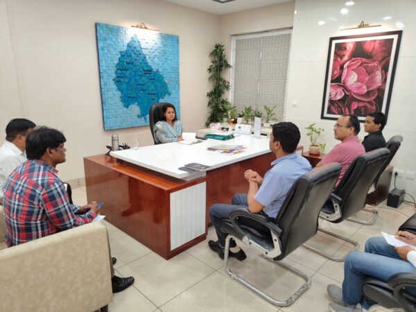 सीडीओ आकांक्षा कोण्डे ने की समृद्धि ग्रोथ सेंटर और सरस विपणन केंद्र की प्रगति की समीक्षा, महिलाओं के लिए फूड कोर्ट खोलने की योजना पर विचार