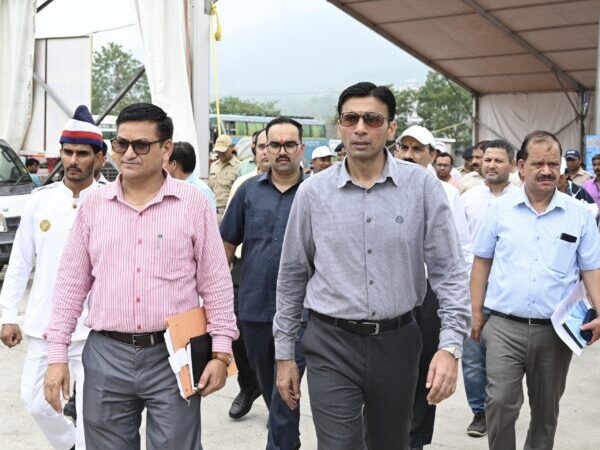 डीएम सविन बंसल ने ऋषिकेश में चारधाम यात्रा व्यवस्था का किया निरीक्षण, कहा – मुख्यमंत्री के संकल्प “अतिथि देवो भवः” की परंपरा के साथ जारी रहे तीर्थयात्रियों का सत्कार
