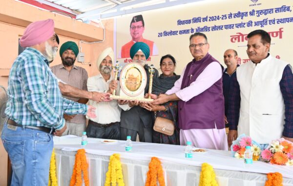 कैबिनेट मंत्री गणेश जोशी ने देहरादून के डाकरा गुरुद्वारा में 20 केवी क्षमता के सोलर पावर प्लांट का किया उद्घाटन