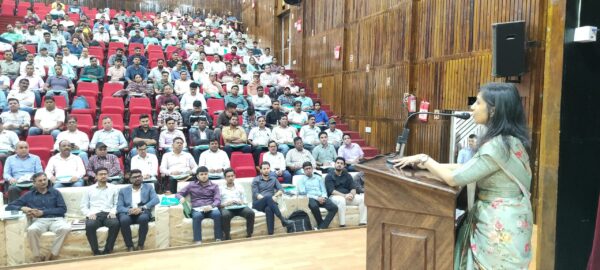 निष्पक्षता एवं पारदर्शिता के साथ संपन्न करायें चुनाव – डीएम स्वाति एस. भदौरिया