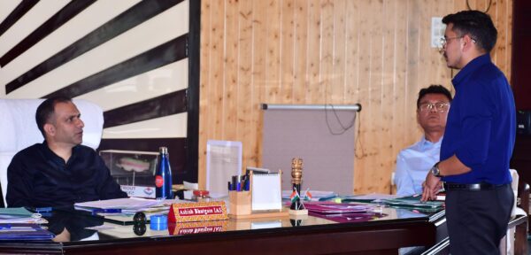 जिला गंगा संरक्षण समिति की बैठक संपन्न, नदियों के संरक्षण व पुनरुद्धार को लेकर डीएम आशीष भटगांई ने दिए निर्देश