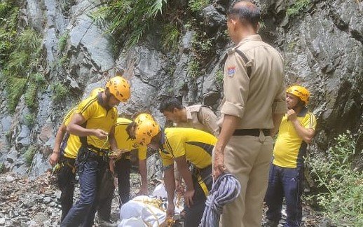 चकराता मार्ग पर वाहन दुर्घटना, तीन की मौत, एक घायल