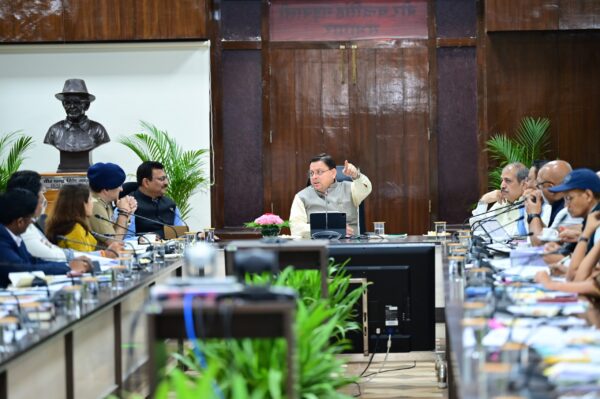 प्रदेश में सीएम हेल्पलाइन 1905 में 180 दिन से अधिक समय से लंबित शिकायतों के समाधान के लिए चलाया जाएगा विशेष अभियान – मुख्यमंत्री पुष्कर सिंह धामी