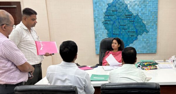 सीडीओ आकांक्षा कोंण्डे ने की पूल्ड आवासों के रखरखाव की समीक्षा, गुणवत्ता और सुरक्षा को लेकर दिए सख्त निर्देश