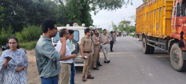 यातायात नियमों के प्रति डीएम मयूर दीक्षित सख्त, जिले में चल रहा सघन चैकिंग अभियान, एक सप्ताह में किये 1819 चालान