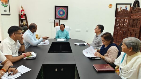 सहकारिता मंत्री डॉ. धन सिंह रावत ने की विभागीय योजनाओं की समीक्षा, अधिकारियों को दिये केंद्रीय सहकारिता मंत्री की बैठक के लिए तैयारियों के निर्देश