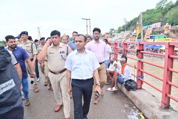 डीएम मयूर दीक्षित एवं एसएसपी प्रमेंद्र डोबाल ने मेला क्षेत्र का निरीक्षण कर लिया व्यवस्थाओं का जायजा, दिए निर्देश