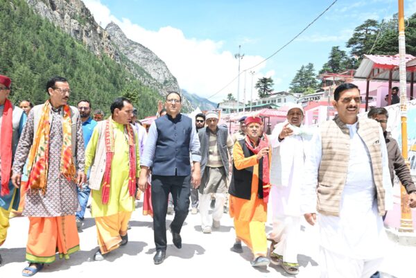 डीएम प्रशांत आर्य ने गंगोत्री धाम में चारधाम यात्रा व्यवस्थाओं एवं बाढ़ सुरक्षा के लिए दीर्घकालिक निर्माण कार्यों का किया स्थलीय निरीक्षण, दिए जरूरी दिशा निर्देश
