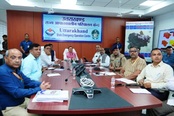 मुख्यमंत्री पुष्कर सिंह धामी ने राज्य आपतकालीन परिचालन केन्द्र पहुंचकर प्रदेश में हो रही अतिवृष्टि का लिया जायजा, मानसून के दृष्टिगत दो माह तक 24 घण्टे अलर्ट मोड पर रहने के अधिकारियों को दिये निर्देश