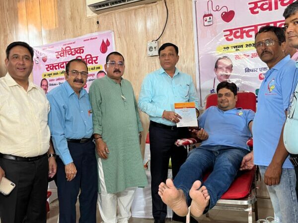 देहरादून में स्वास्थ्य संवाद व विशाल स्वैच्छिक रक्तदान शिविर में 216 यूनिट रक्त संग्रहण, अपर सचिव मुख्यमंत्री बंशीधर तिवारी ने कहा “स्वैच्छिक प्रयासों से बनता है सशक्त समाज”