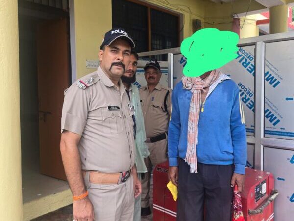 चम्पावत : मजदूरों का सत्यापन न करना पड़ा ठेकेदार को महंगा, रीठा साहिब पुलिस ने किया 10 हज़ार रुपये का चालान …..
