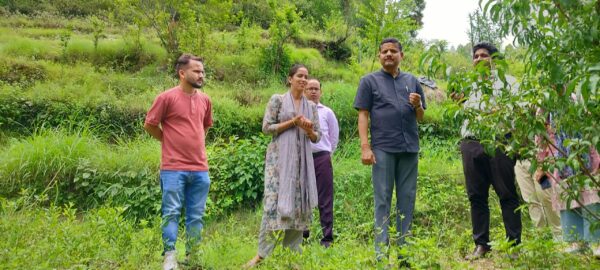फूलों और औषधीय पौधों से संवर रहा स्वरोजगार का सपना, बैंग्वाड़ी की कविता नौडियाल हर माह कमा रही हैं 40 हजार रुपये, पांच महिलाओं को भी दिया रोजगार