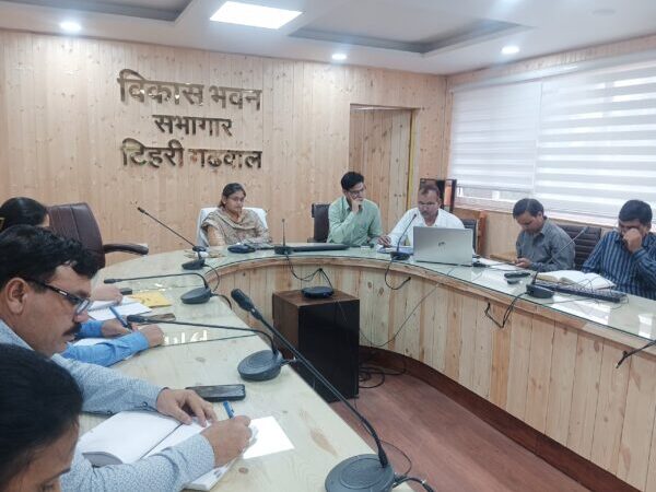 टिहरी गढ़वाल : पंचायत उन्नति सूचकांक पर जिला स्तरीय कार्यशाला आयोजित, सीडीओ वरुणा अग्रवाल ने अधिकारियों को दिए सख्त निर्देश