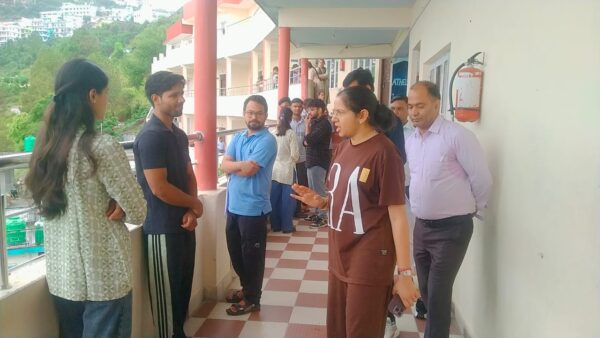 टिहरी गढ़वाल : डीएम नितिका खण्डेलवाल ने किया परीक्षा केंद्रों का निरीक्षण