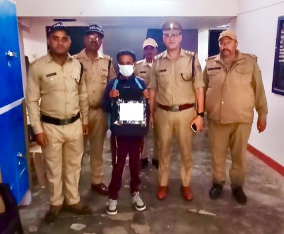 एसपी अजय गणपति का नशा तस्करों पर कड़ा प्रहार जारी, एसओजी व चम्पावत पुलिस ने 951 ग्राम अवैध चरस के साथ एक तस्कर को किया गिरफ्तार