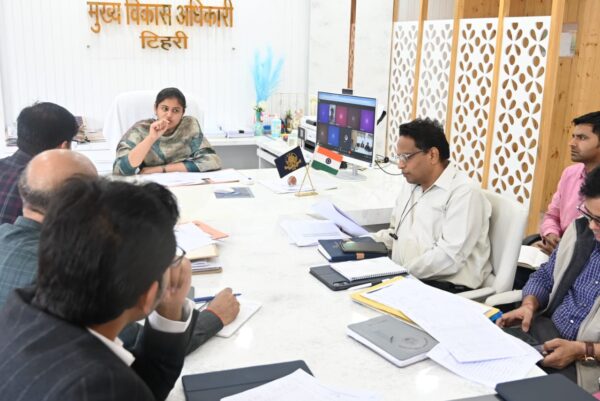 टिहरी गढ़वाल : उप जिला निर्वाचन अधिकारी वरूणा अग्रवाल ने त्रिस्तरीय पंचायत चुनाव 2025 की तैयारियों को लेकर की महत्वपूर्ण बैठक, दिए निर्देश