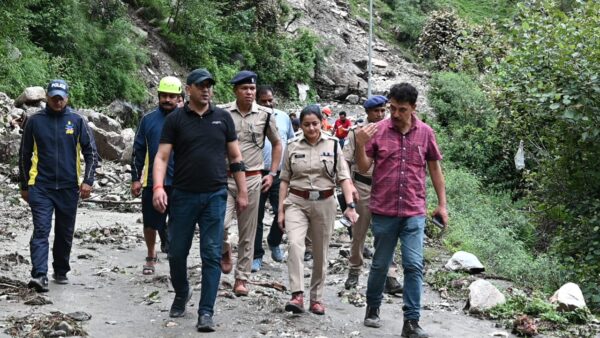 उत्तरकाशी : सिलाई बैंड भूस्खलन हादसे में लापता मजदूरों की खोज दूसरे दिन भी जारी, डीएम व एसपी ने किया स्थलीय निरीक्षण