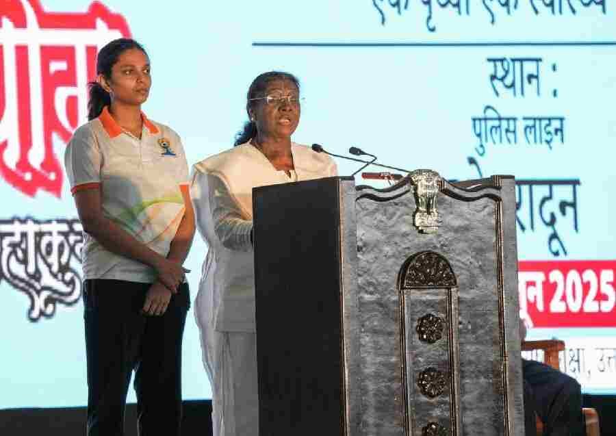 राष्ट्रपति द्रौपदी मुर्मू ने देहरादून में किया 11वें अंतरराष्ट्रीय योग दिवस का शुभारंभ, कहा- Prevention is better than cure (इलाज से बेहतर रोकथाम है)-की भावना को साकार करता है योग