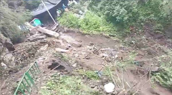 यमुनोत्री पैदल मार्ग पर बड़ा भूस्खलन, चपेट में आये तीर्थयात्री, मलबे में दबने की आशंका!