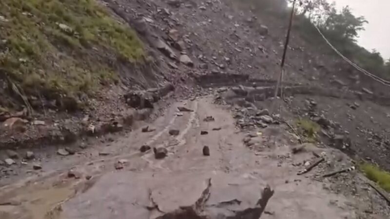 लगातार बारिश से केदारनाथ पैदल मार्ग बना चुनौतीपूर्ण, मुनकटिया के पास मार्ग अवरुद्ध