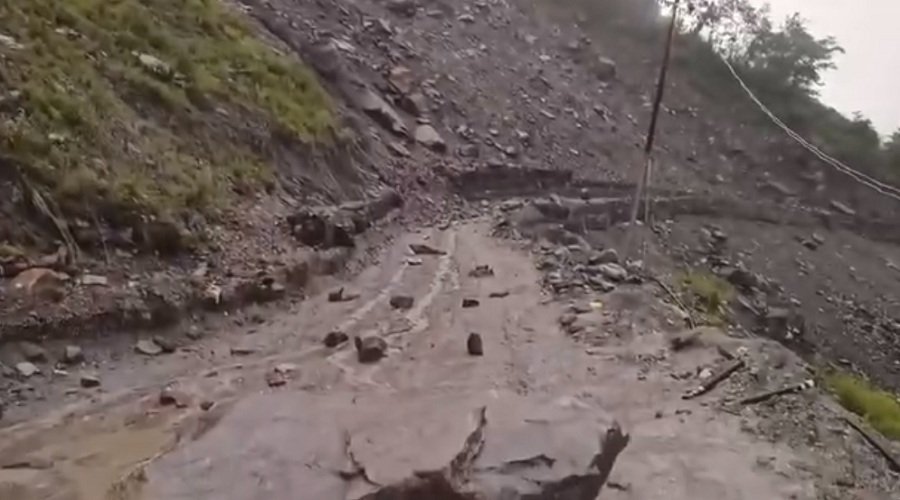 लगातार बारिश से केदारनाथ पैदल मार्ग बना चुनौतीपूर्ण, मुनकटिया के पास मार्ग अवरुद्ध