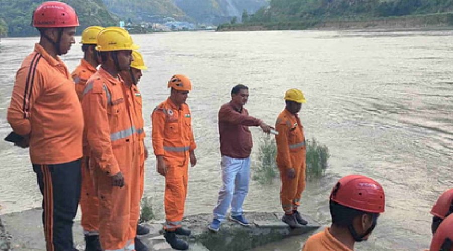 रुद्रप्रयाग बस हादसा : लापता यात्रियों की तलाश में रेस्क्यू अभियान जारी