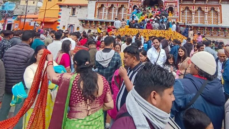 मंदिर परिसर में फोटो खिंचवाने पर बदरीनाथ में हुआ विवाद