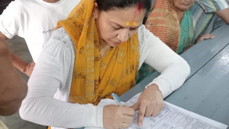 जिला पंचायत सदस्यों के लिए 20  ने भरे पर्चे