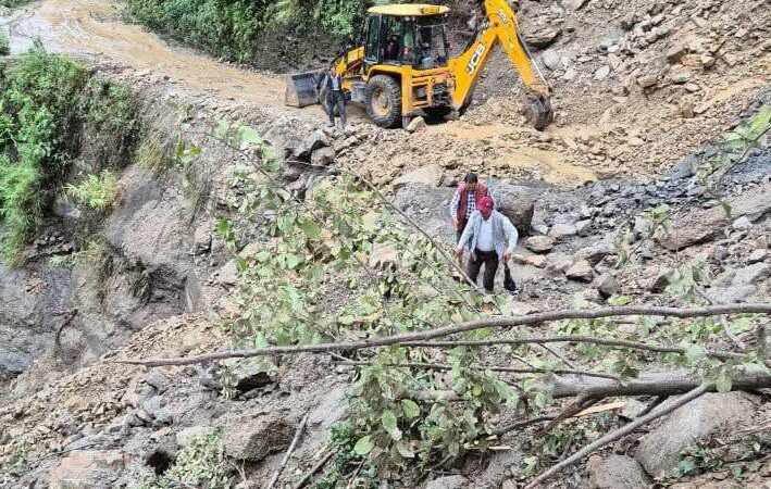 भारी बारिश के जिले के 18 लिंक मोटर मार्ग बाधित