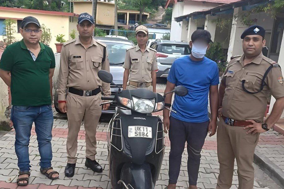 कर्णप्रयाग और गौचर से स्कूटी चोरी, बरामद