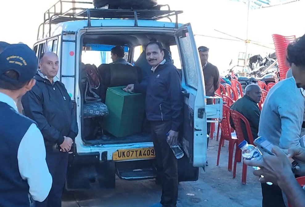 चमोली : प्रथम चरण के दूरस्थ क्षेत्रों की पोलिंग पार्टियां रवाना