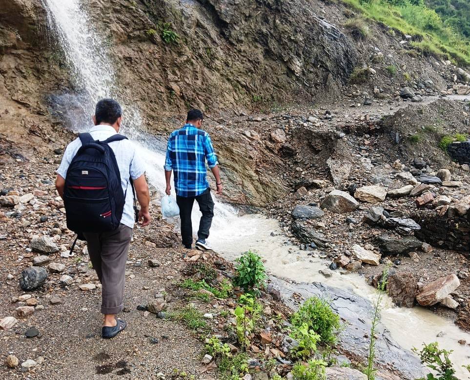 एक माह से बंद कौंज पोथनी मोटर मार्ग के सुधारीकरण की मांग