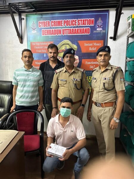 उत्तराखंड पुलिस की साइबर टीम को बड़ी कामयाबी, 750 करोड़ से अधिक के चाइनीज घोटाले का मास्टरमाइंड एयरपोर्ट से अरेस्ट