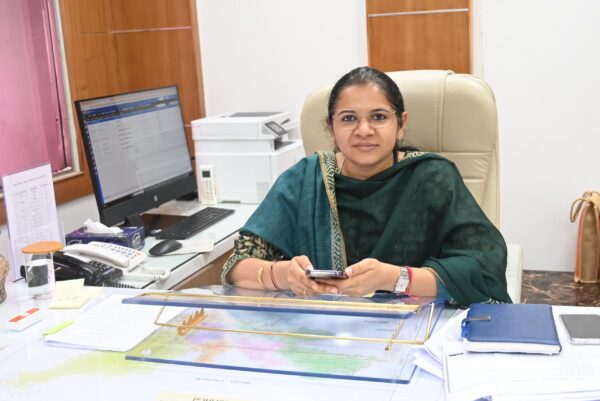 डीएम नितिका खंडेलवाल ने की बड़ी कार्यवाही, अधिशासी अधिकारी नगरपालिका परिषद् नई टिहरी का वेतन रोका