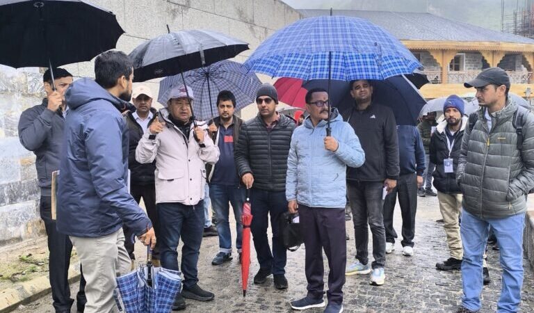 सचिव पर्यटन एवं धर्मस्व धीराज सिंह गर्ब्याल ने बद्रीनाथ, माना, एवं औली क्षेत्रों का किया निरीक्षण