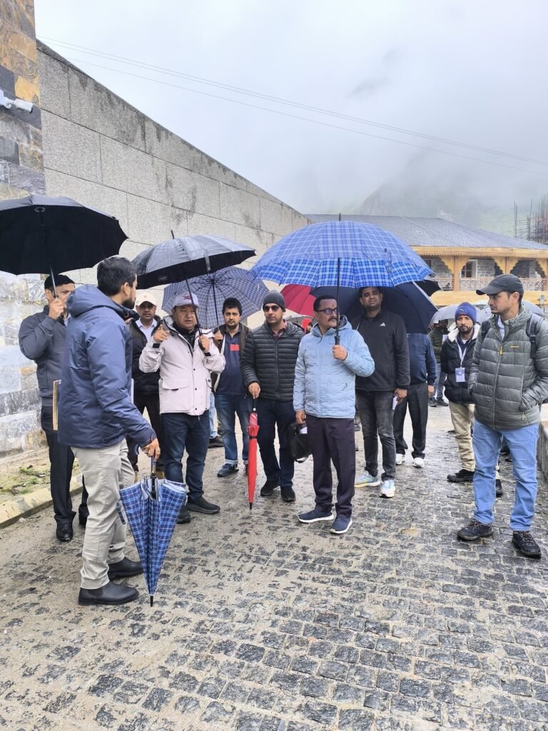 सचिव पर्यटन एवं धर्मस्व धीराज सिंह गर्ब्याल ने बद्रीनाथ, माना, एवं औली क्षेत्रों का किया निरीक्षण