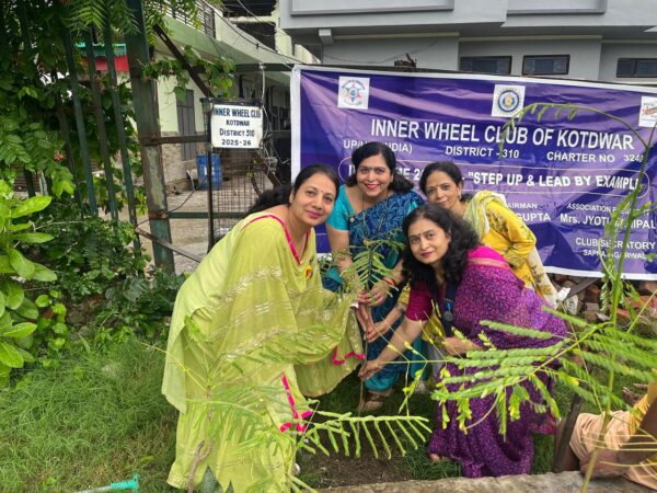 इनरव्हील क्लब व श्री गुरु गोरखनाथ पर्यावरणीय संरक्षण एवं संवर्द्धन समिति ने किया वृक्षारोपण