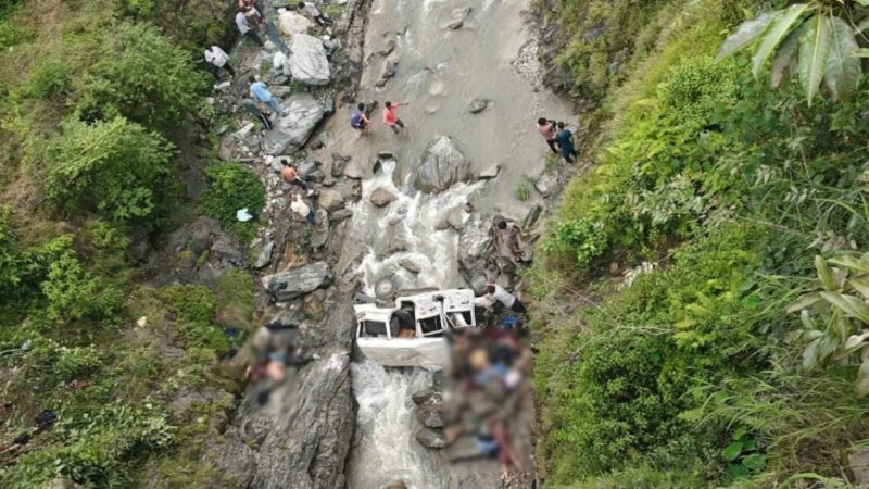 दुखद खबर: उत्तराखंड में दर्दनाक सड़क हादसा 8 लोगों की दर्दनाक मौत, सीएम पुष्कर सिंह धामी ने जताया दुख
