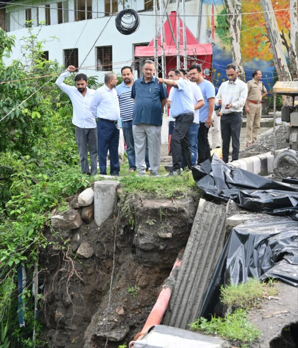 कैबिनेट मंत्री गणेश जोशी ने भारी बारिश से प्रभावित क्षेत्रों का किया निरीक्षण, मालसी के नए पुल निर्माण की डीपीआर तैयार करने के दिए निर्देश